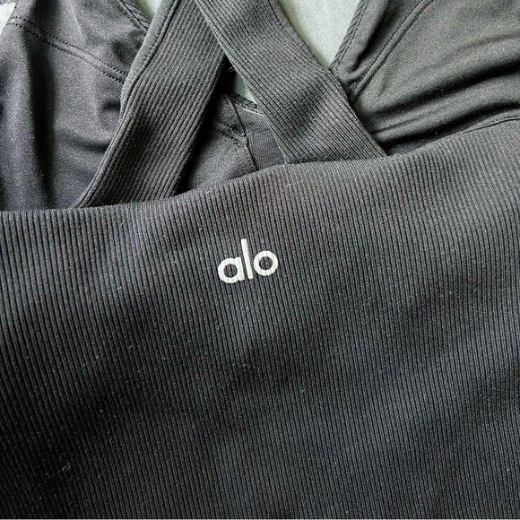 ALO Yoga: Elevate Tank with Cross-Back - Picture 3 of 3
